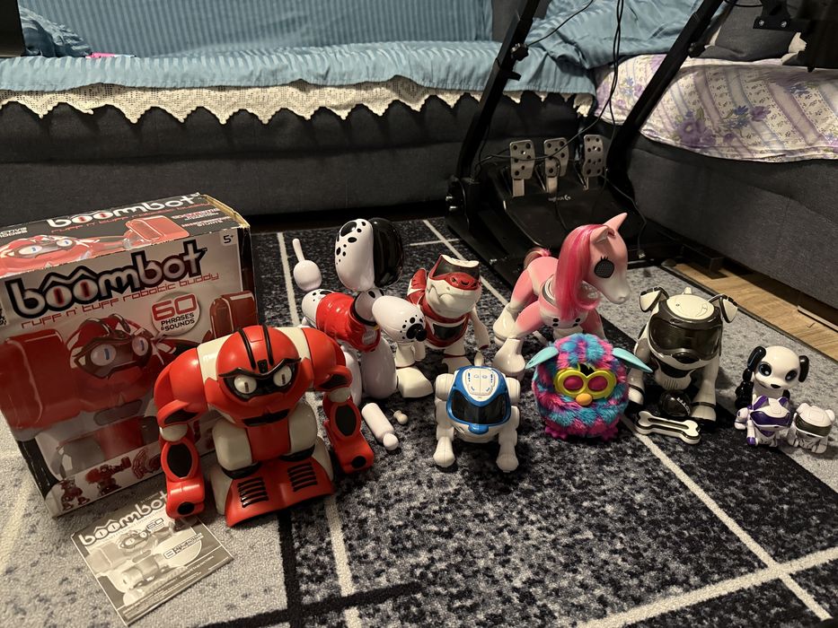 Интерактивни играчки роботи и едно Furby boom