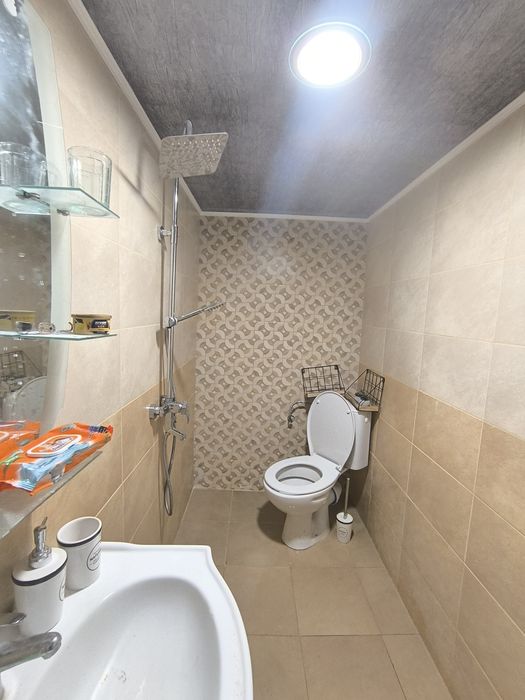 Продавам масивна къща