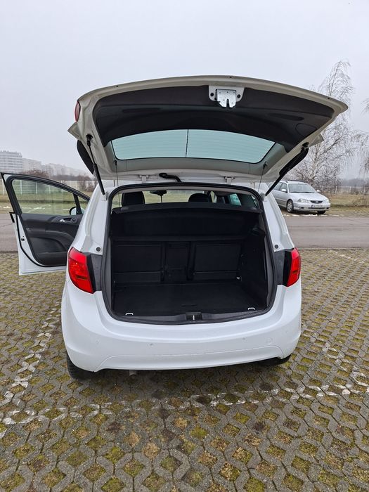 Продавам Опел Мерива