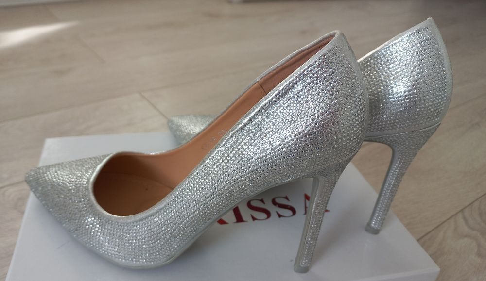 Туфли со стразами