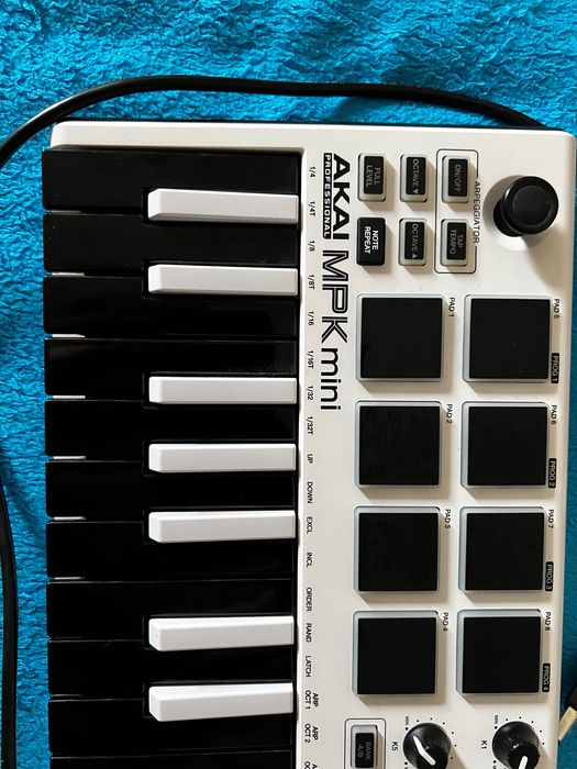 Akai Professional MPK Mini MkII, USB MIDI controller