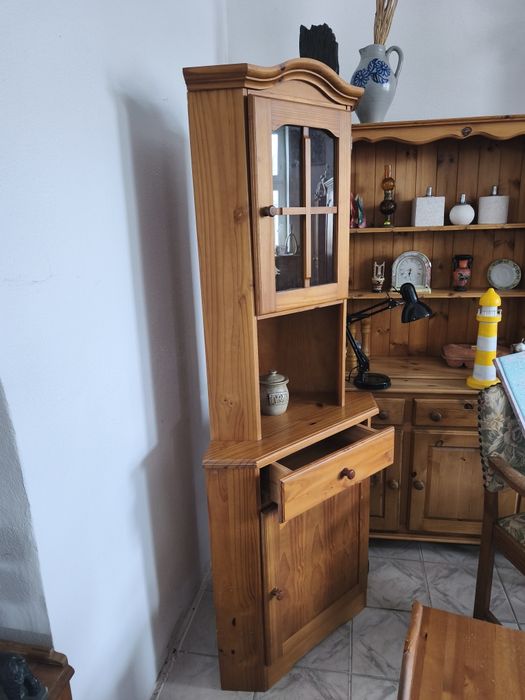 Etajera de colț din lemn de pin