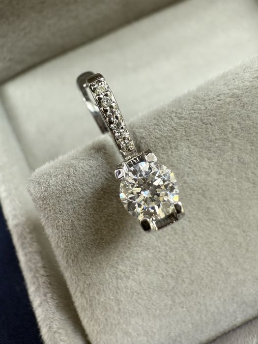 Золотые серьги с бриллиантами