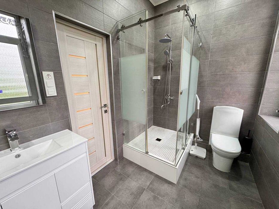 ПРОДАЕТСЯ 4/4/8 НОВОСТРОЙКА  на: Новомосковская