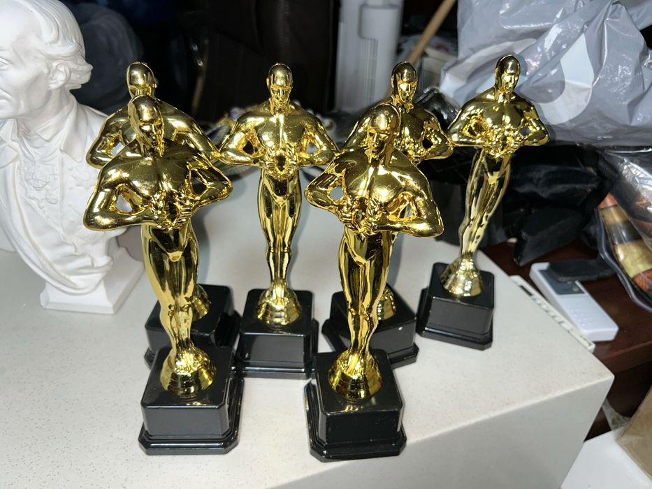 Статуи/декор/статуэтки/награды