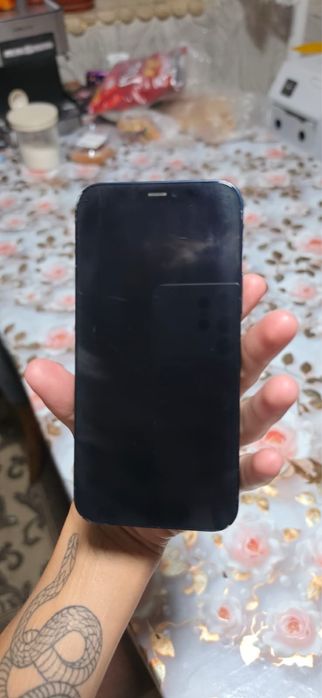 iphone 12 продаеться
