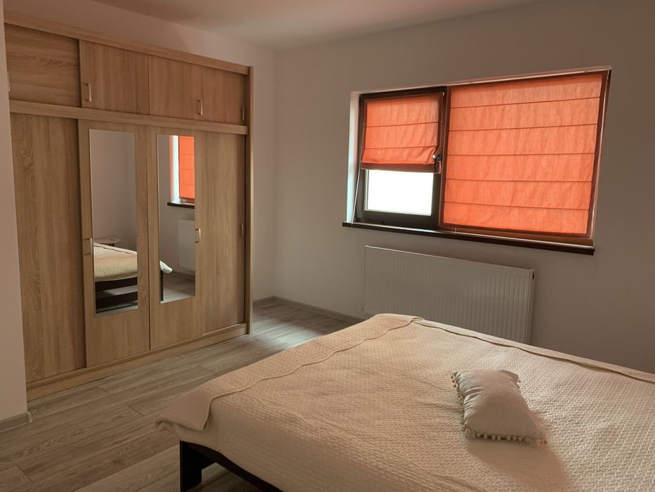 Proprietar inchiriez apartament 3 camere +loc parcare sanpetru brasov