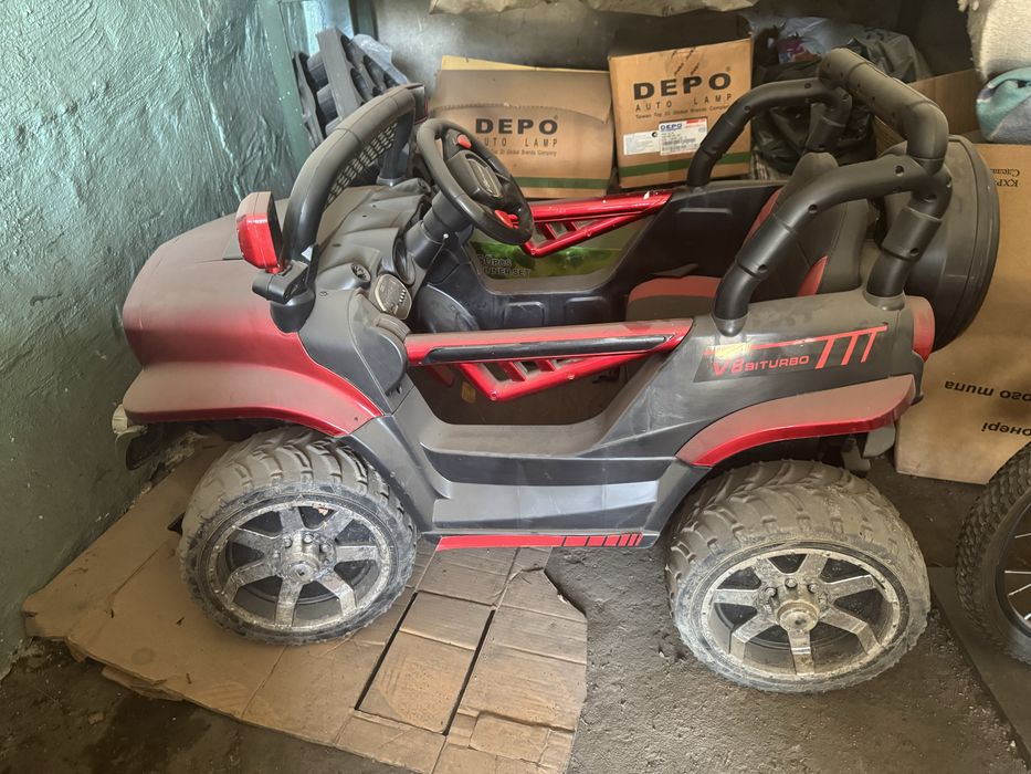 Продам детский полноприводный электромобиль 4×4.