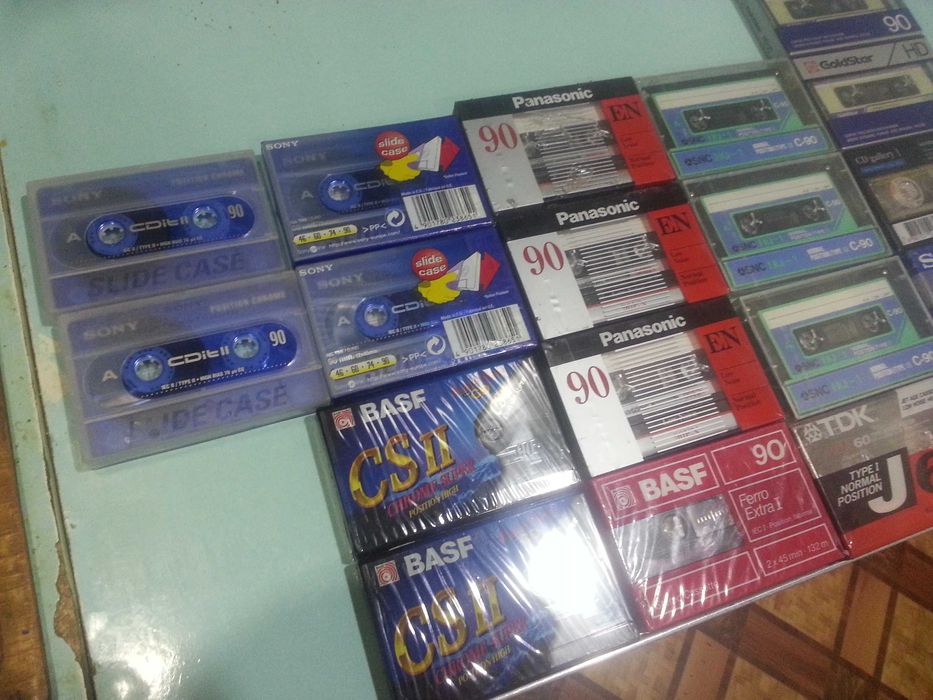 аудиокассеты в отличном состоянии есть и новые запечатанные