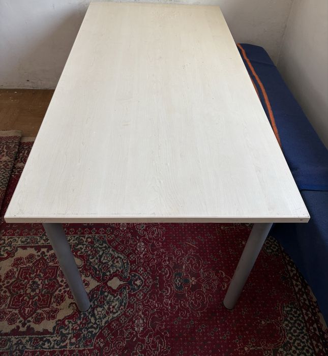 Кухонный стол.