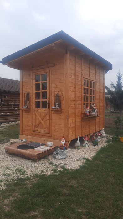 Obiecte rustice din lemn custi caine mese fantani