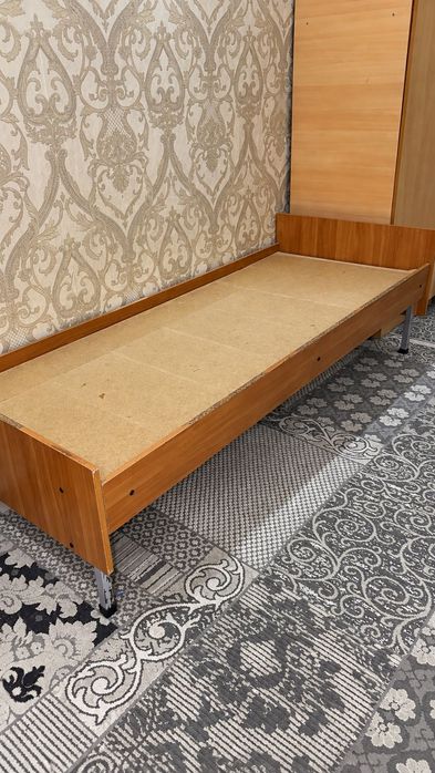 1 kishilik divan, krovat