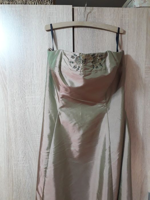 Рокля официална.