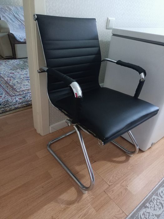 Продам кресло офисное