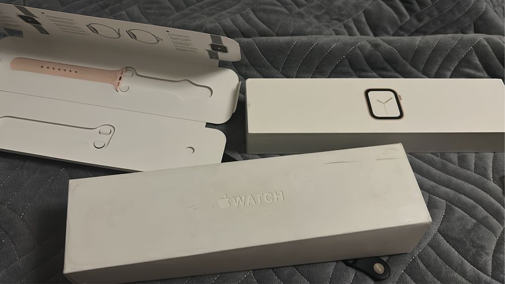 Часы Aple watch 4