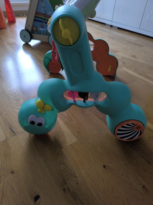 Antemergator -centru de activități grow with me