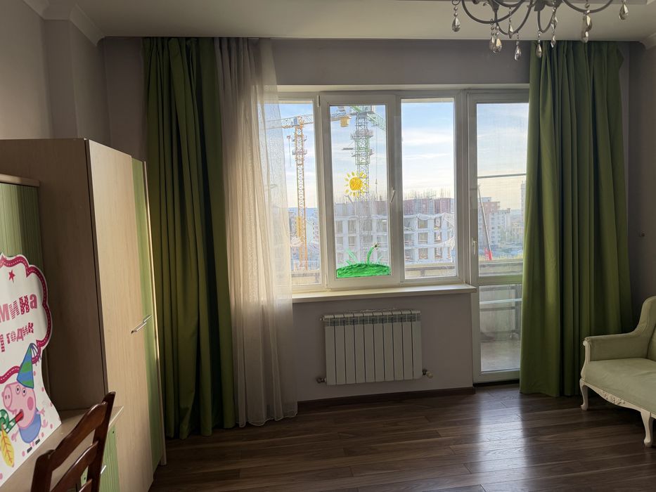 Продается детский гарнитур б/у, в подарок шторы