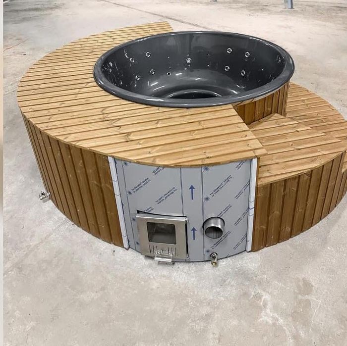 Уникално Джакузи Вана с вградена печка на дърва , термо стълби тераса