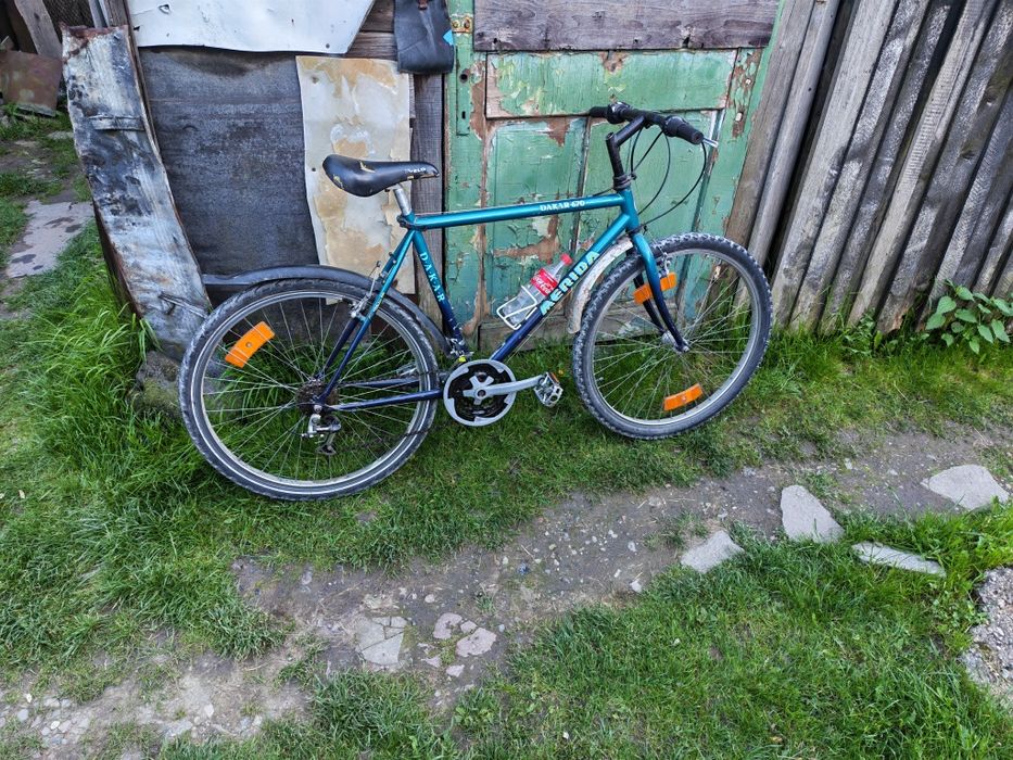 Biciclete vânzare bicicleta verde preț: 600 negociabil bicicleta roșie preț 600 negociabil