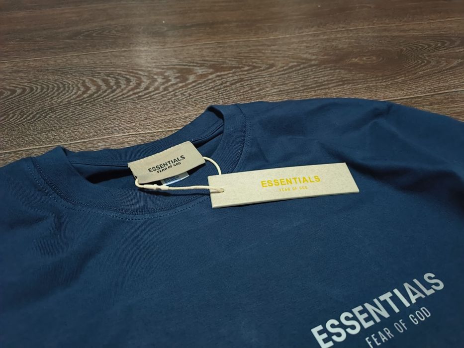 Футболка essentials новая