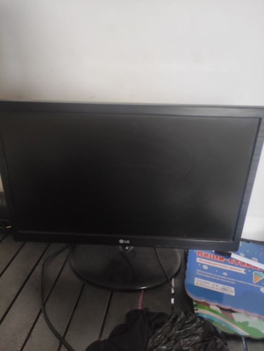 Срочно продаётся LG монитор диагонал 19