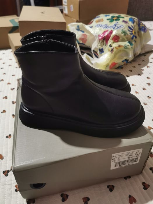 Продам детские ботинки