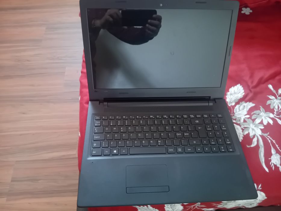 Vând laptop Lenovo