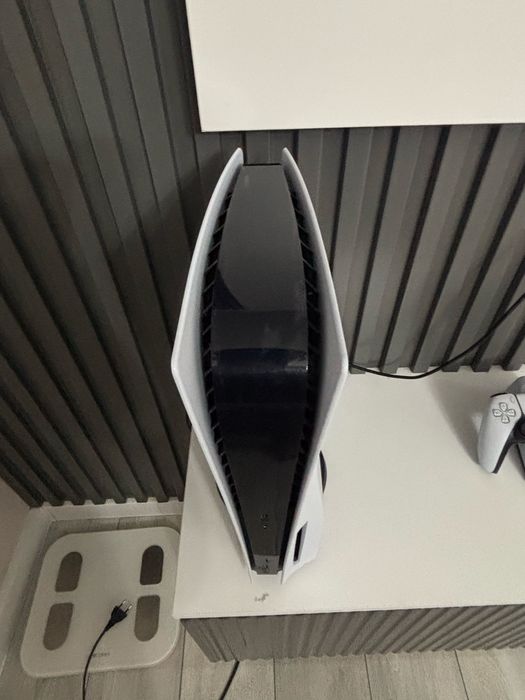 Продам Playstation 5 с дисководом