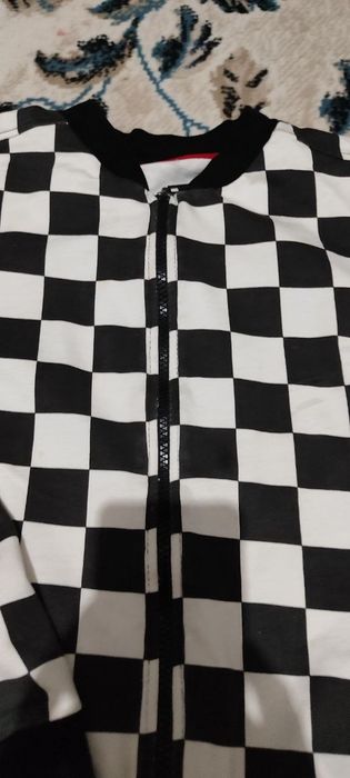 Зипка сотилади,холати топ тоза