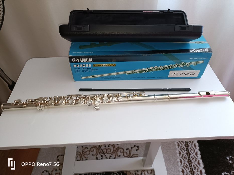 Продам флейту Yamaha 212