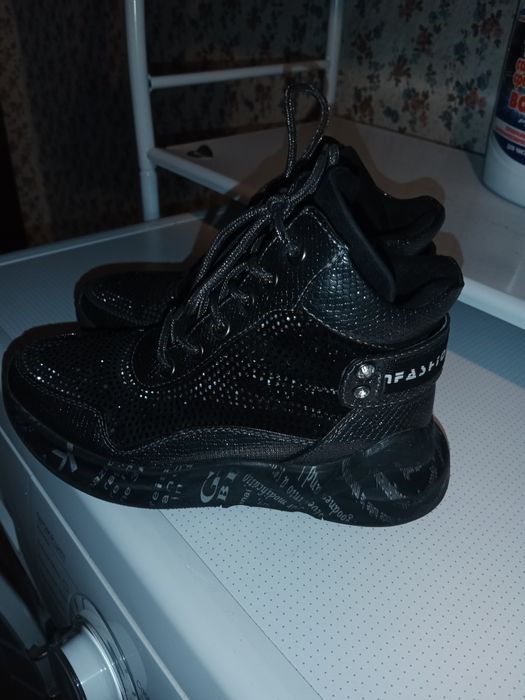 Продам ботинки осень 30р