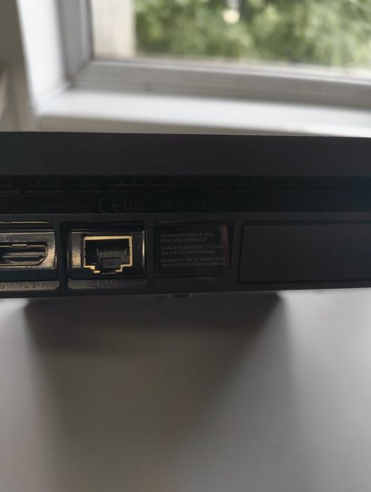 Vand Ps4 slim cu o manetă
