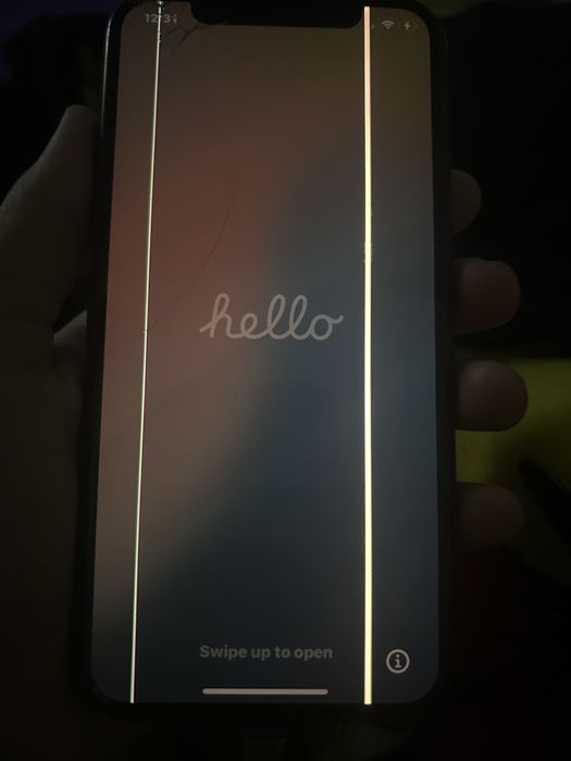 iphone xs tach defect jumate de cm pe marginea ecranului