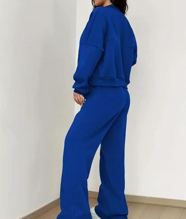 Продам спортивный костюм