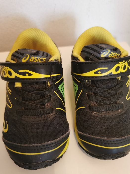 Бебешки маратонки Asics и Nice 19 номер