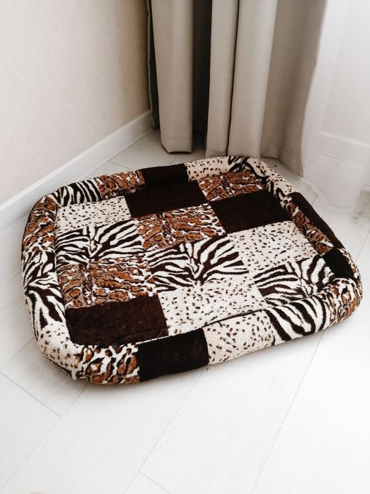 Лежанка большая для собак и кошек