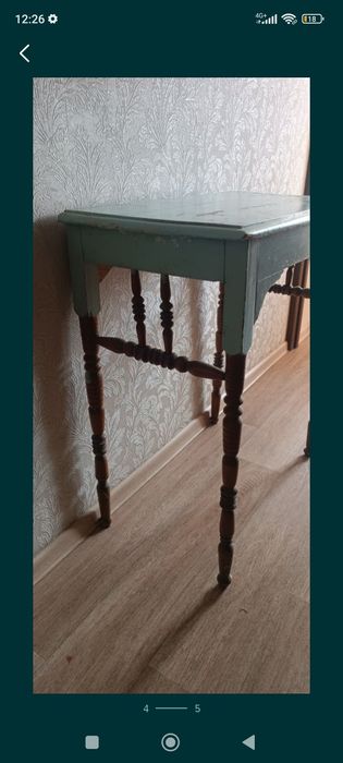 Столик ,консоль.