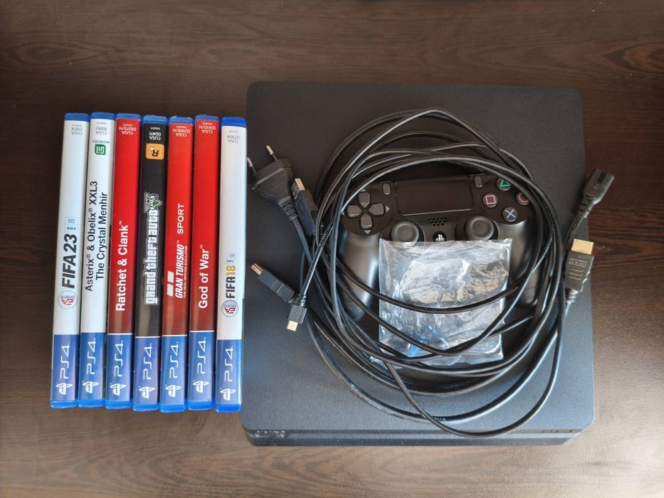 Плейстейшън 4 слим със 7 игри