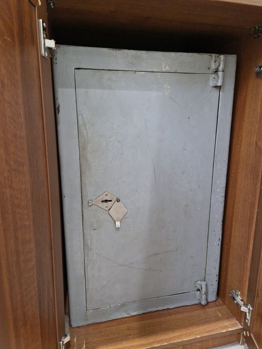 Сейф несгораемый