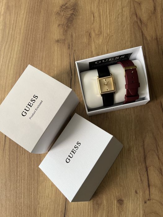 Нов дамски часовник GUESS със сменяема верижка