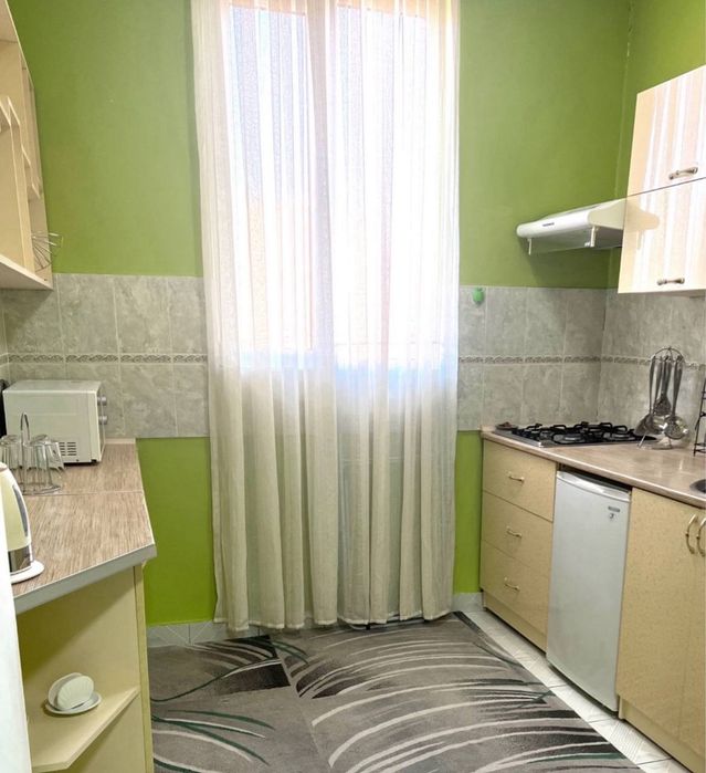 СРОЧНО! ПРОДАЁТСЯ 1в 2/4/4 квартира 
на Ц-6
За кинотеатром Казахстан