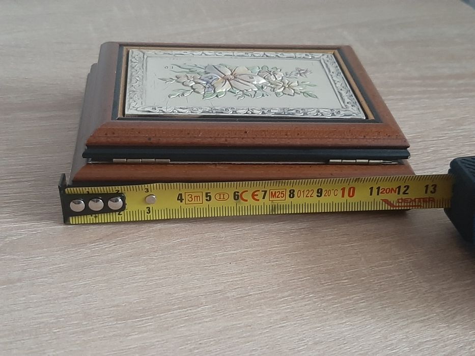 Casetă/ cutie  bijuterii vintage din lemn cu aplicație din ARGINT 925,