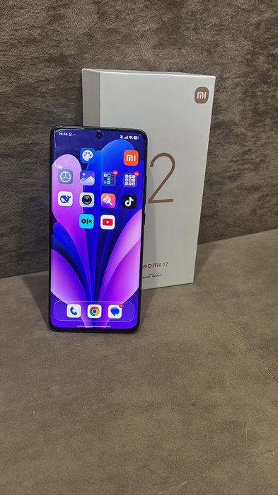 Продам или обменяю  Xiaomi 12