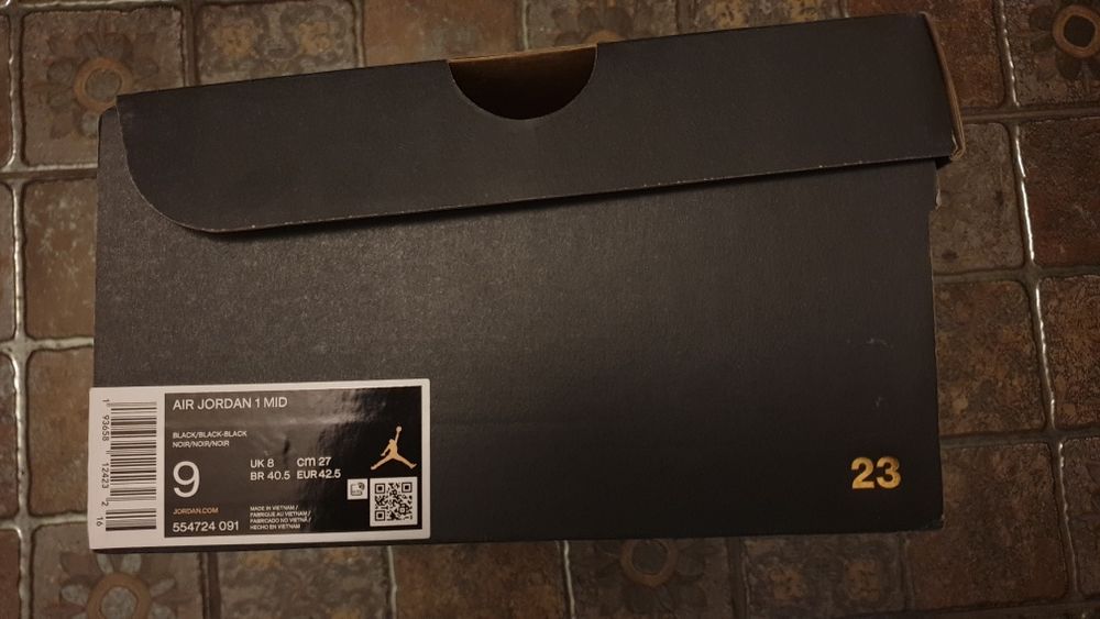 Air Jordan 1 Mid, piele naturală, marimea 42,5 (vai de steaua lor)