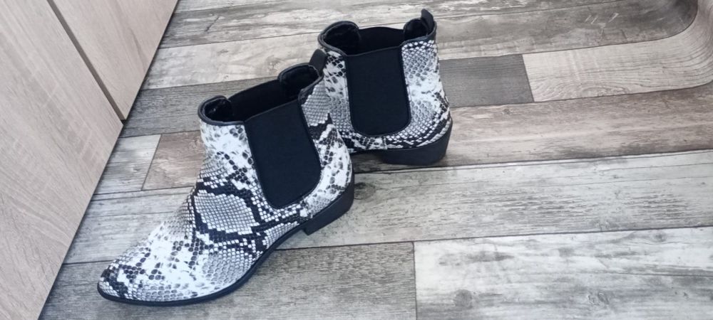 Botine noi, nr 37