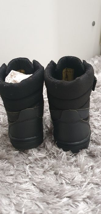 Нови детски ботуши