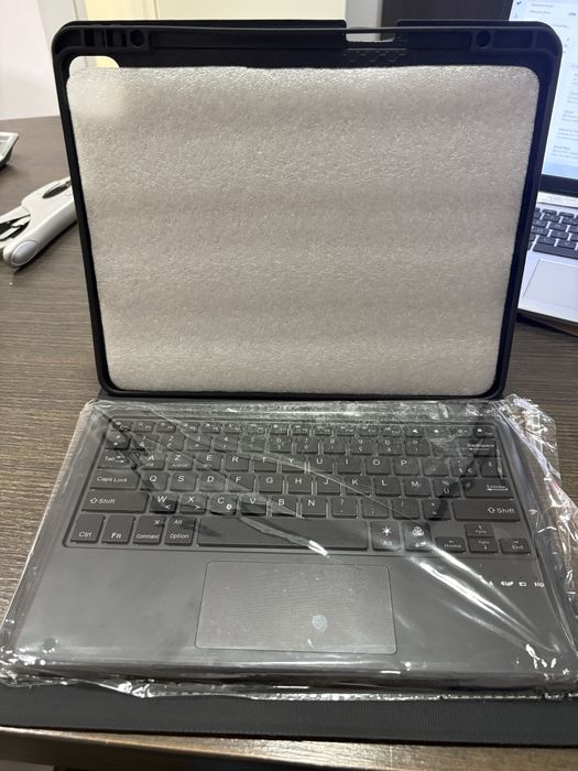 Husa Tastatura SENGBIRCH iPad Pro 12.9 AZERTY Iluminata Detasabila