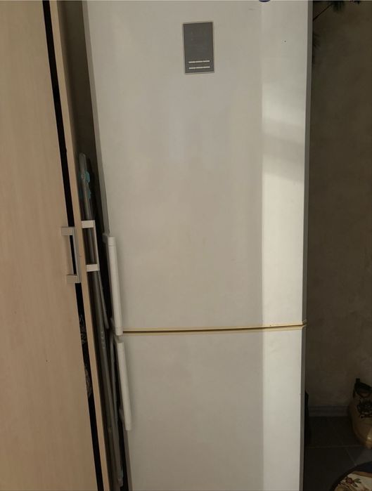 Продам холодильник на запчасти