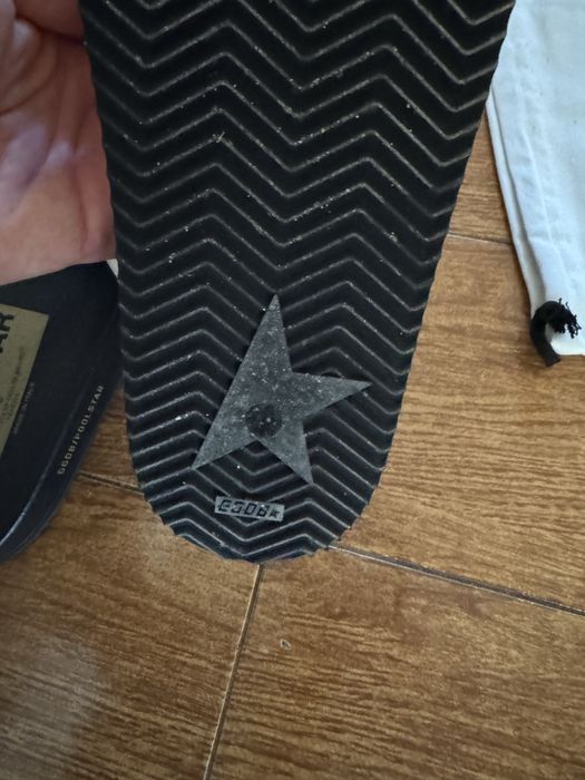 papuci / slapi Golden Goose marimea 41 - 42 noi originali