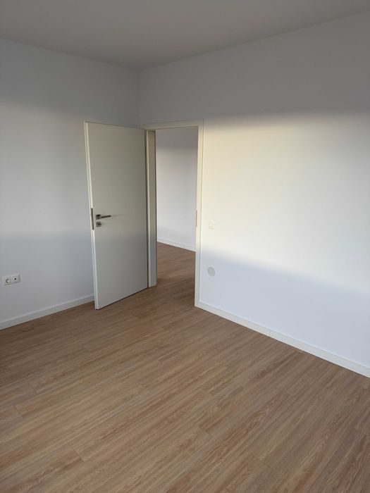 Apartament de vanzare, 3 camere, boxa inclusa, parcare